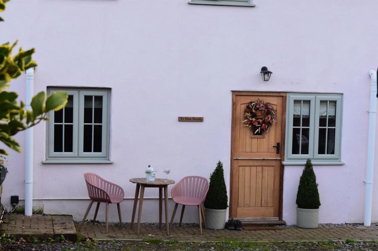 Luxury 2-Bed Barn Conversion In Llansteffan Carmarthen Exterior photo
