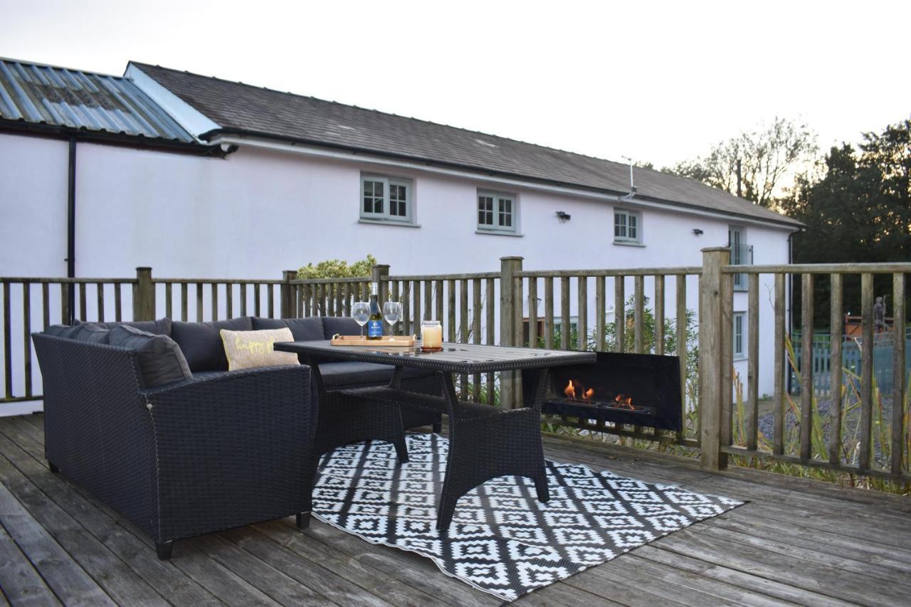 Luxury 2-Bed Barn Conversion In Llansteffan Carmarthen Exterior photo